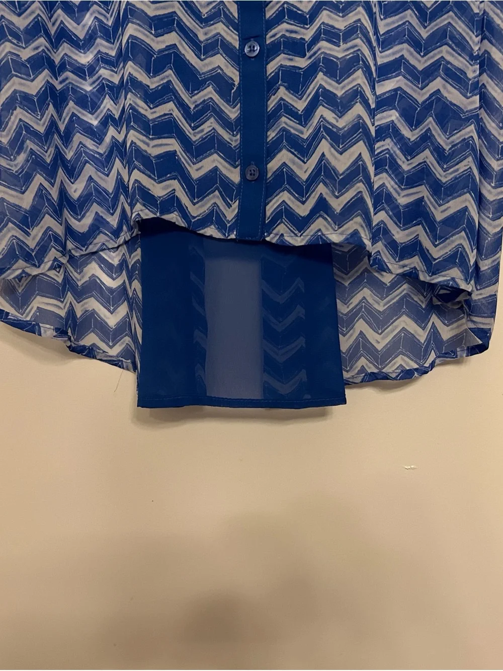 Candie's Blue Chevron Button-Front Sheer High-Low Camisole - Picture 4 of 6